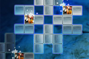 Jeu de puzzle avec des carrés bleus sur fond aquatique et images de poissons-clowns