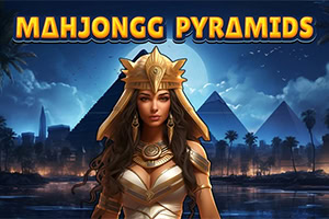 Femme égyptienne en tenue dorée devant des pyramides illuminées sous un ciel nocturne dramatique